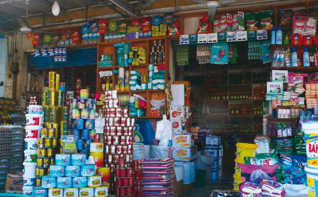 Petit hanout avec toutes les principales denrées pour faire ses courses à Agadir