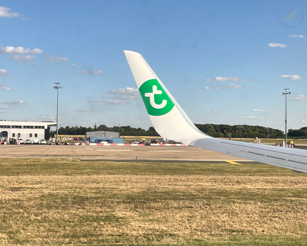 Avion de la compagnie Transavia qui atterrit après avoir effectué un vol direct à l'aéroport d'Agadir Al Massira