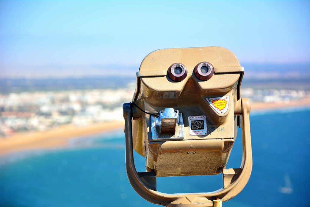 jumelles pour observer les excursions qu'on peut faire autour d'Agadir